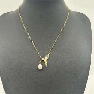 Golden Bird Pearl Necklace