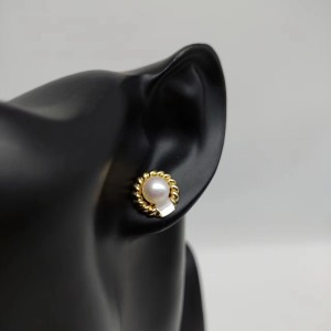 Threaded Pearl Earrings