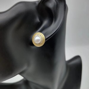 Round Pearl Earrings