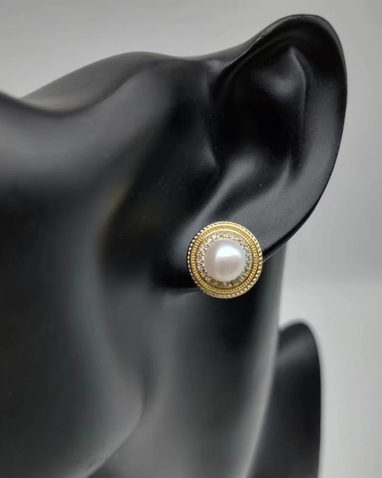 Round Pearl Earrings