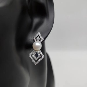 Double Diamond Pearl Earrings