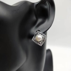 Diamond Pearl Earrings