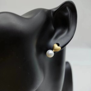 Heart-Shaped Pearl Earrings
